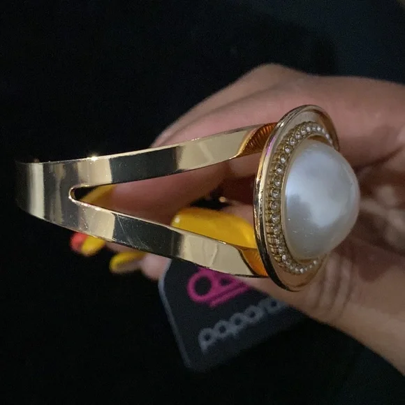 NWT Gold & White Pearl Bracelet - Picture 6 of 6